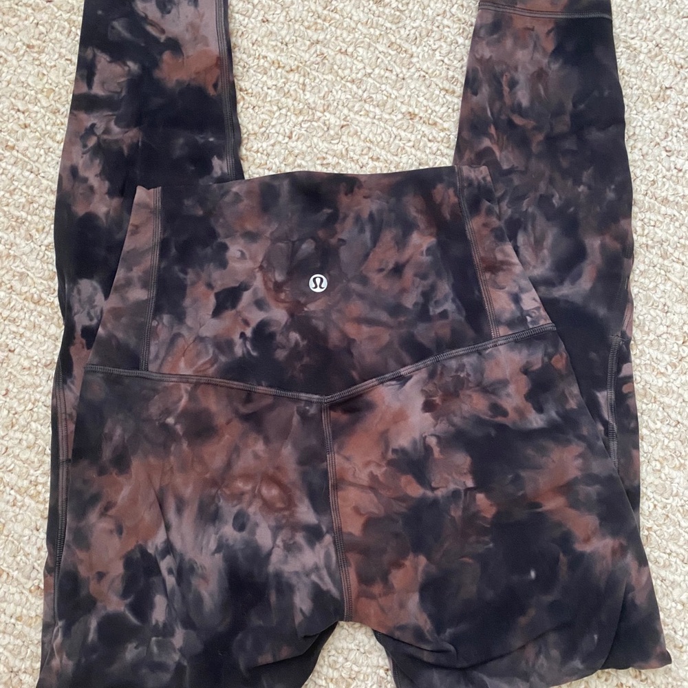 Lululemon Unlimit Keyhole 25”